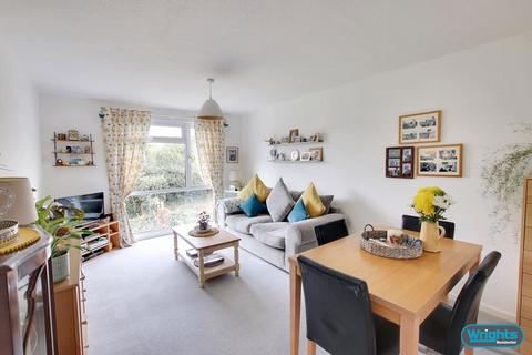 21 Henderson Close, Trowbridge, BA14 0AY