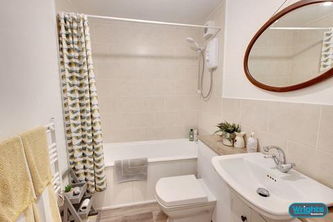 21 Henderson Close, Trowbridge, BA14 0AY