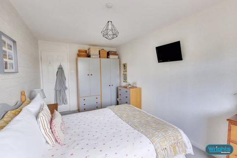 21 Henderson Close, Trowbridge, BA14 0AY