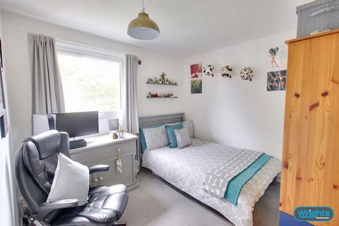 21 Henderson Close, Trowbridge, BA14 0AY