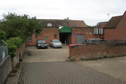 Retail property (high street) to rent, High Street, Chesham