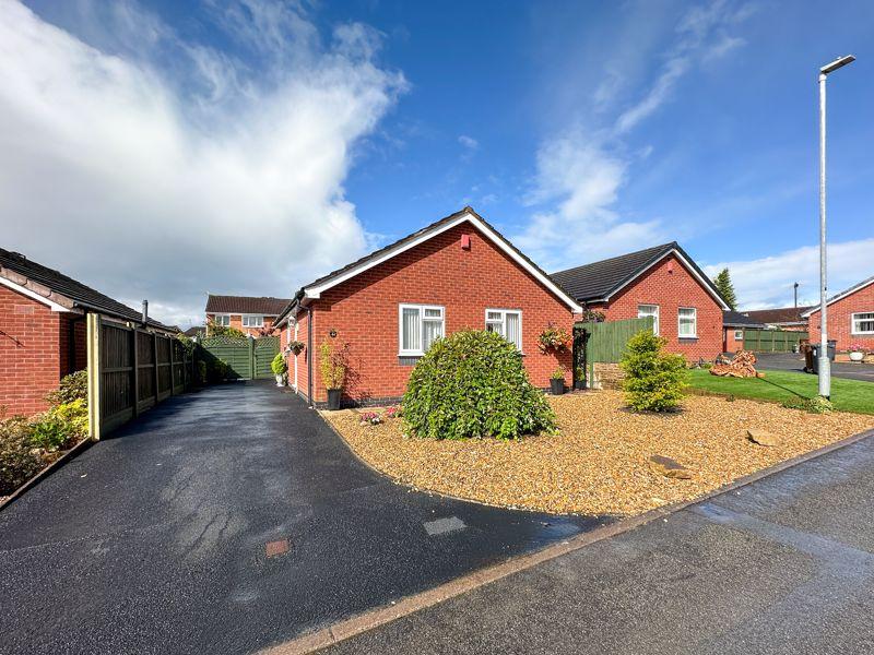 Abbey Wood Close, Leek... 2 bed detached bungalow for sale £285,000
