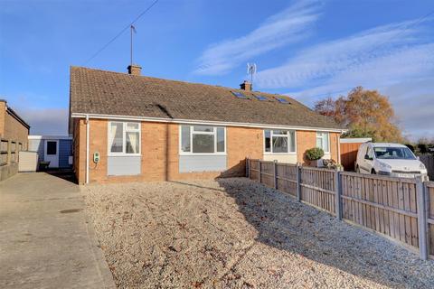 2 bedroom semi-detached bungalow to rent, Godwin Road, Winchcombe