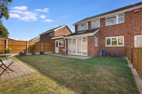 4 bedroom detached house for sale, The Finches, Sittingbourne, ME10