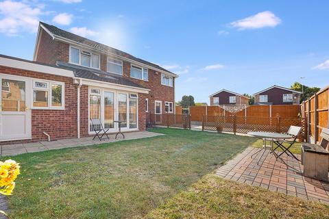 4 bedroom detached house for sale, The Finches, Sittingbourne, ME10