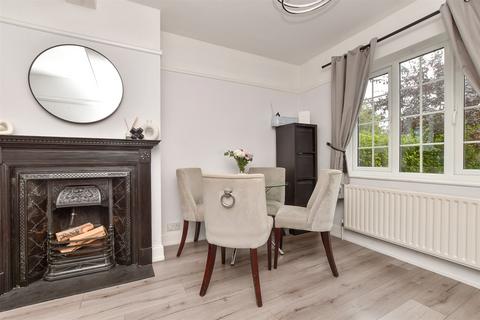 145 Warren Road, Banstead, SM7 1LT