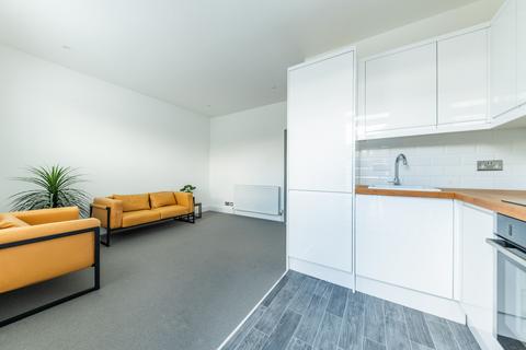 2 bedroom flat for sale, Links Road, London, SW17