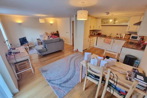 2 bedroom flat to rent, Cwrt-Maes-Y-Lyn, ,