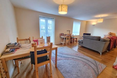 2 bedroom flat to rent, Cwrt-Maes-Y-Lyn, ,