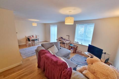 2 bedroom flat to rent, Cwrt-Maes-Y-Lyn, ,