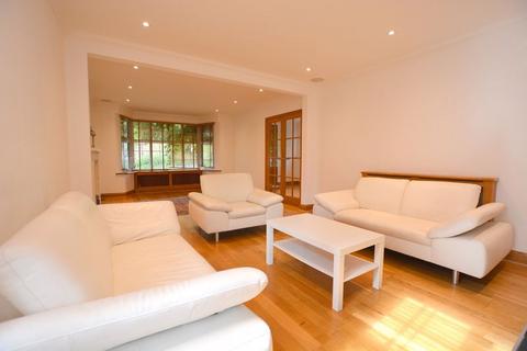 4 bedroom detached house to rent, Thornton Grove, Hatch End