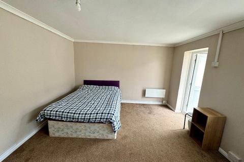 Studio to rent, Manor Park, SLOUGH, Sl2  1jt