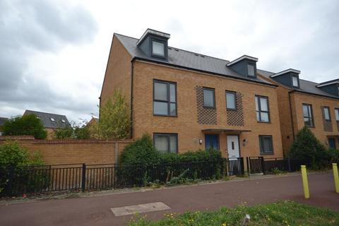 3 bedroom semi-detached house to rent, Brooklands, Milton Keynes MK10