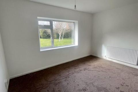 4 bedroom bungalow to rent, Howcroft, Gloucester GL3