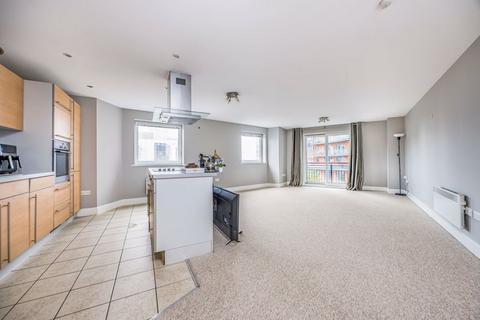 2 bedroom flat for sale, Centurion Court, Gunwharf Quays