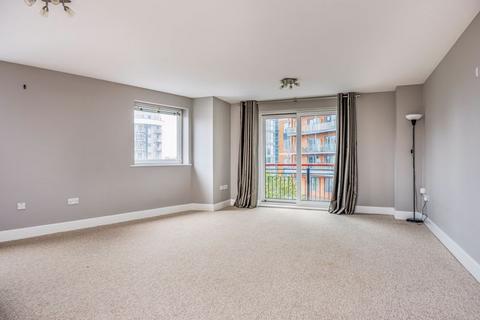 2 bedroom flat for sale, Centurion Court, Gunwharf Quays