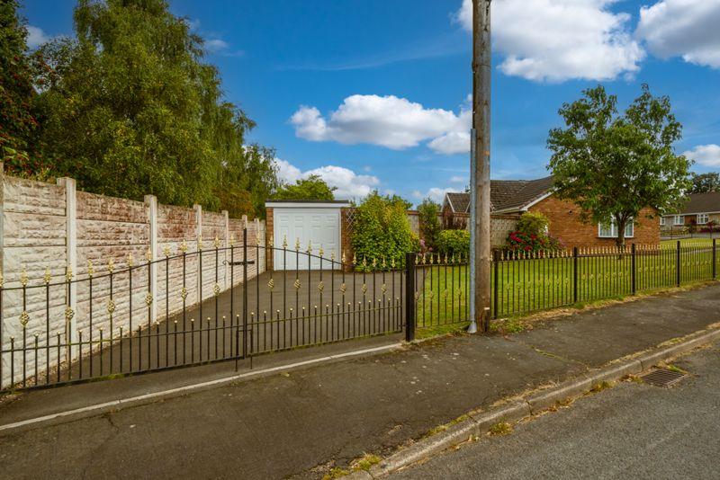 GARAGE &amp; DRIVEWAY