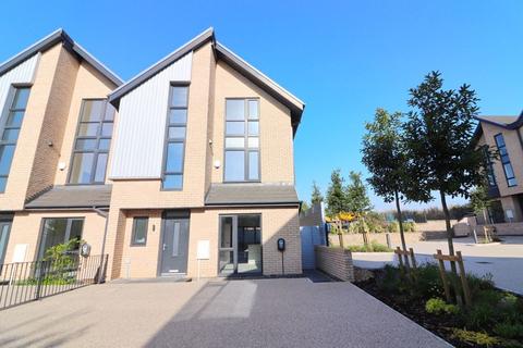 4 bedroom townhouse for sale, Aspen Close, Manchester M28