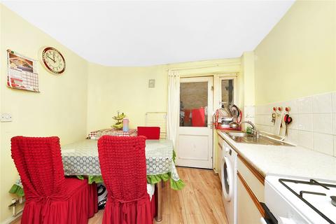 1 bedroom apartment for sale, Maroon Street, London, E14