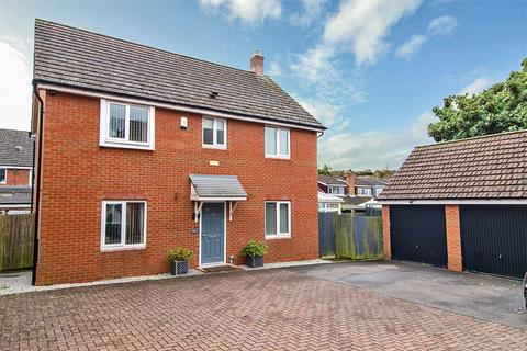 4 bedroom detached house for sale, Pine Tree Close, Burntwood WS7