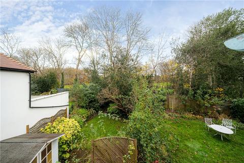 2 bedroom apartment for sale, Elm Park Road, Pinner, Middlesex