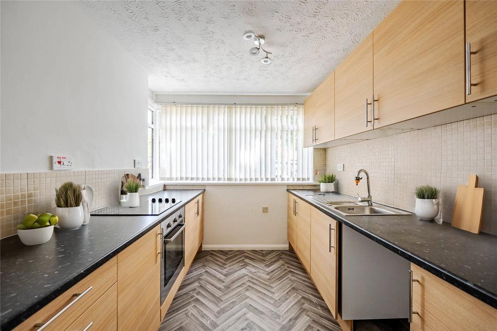 Portrush Close, Bucks MK3 2 bed terraced house for sale £260,000