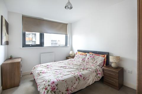 1 bedroom flat to rent, Neutron Tower, 6 Blackwall Way, London, E14