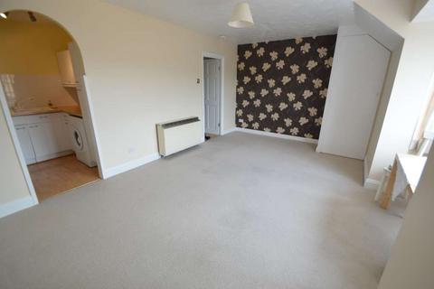 Studio to rent, ADDLESTONE