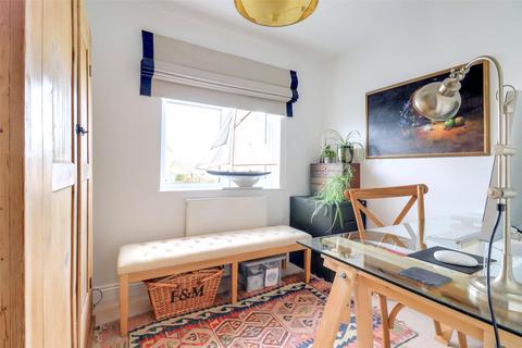 5 Howards Close, South Molton, EX36 4JT