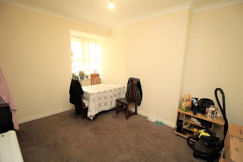 4 bedroom end of terrace house for sale, Vaughan Avenue, South Yorkshire DN1