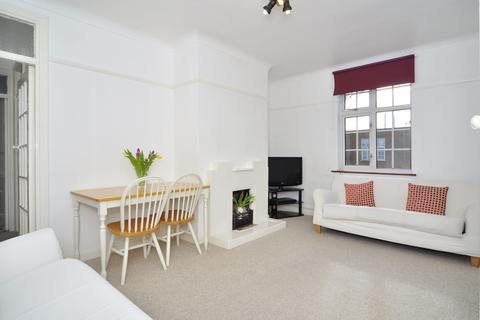 1 bedroom apartment to rent, Richmond Court, London SW20