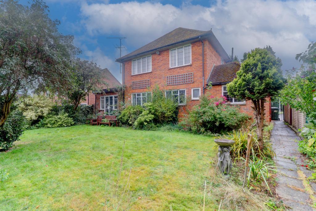 Totteridge Lane, High HP13 3 bed detached house for sale £650,000