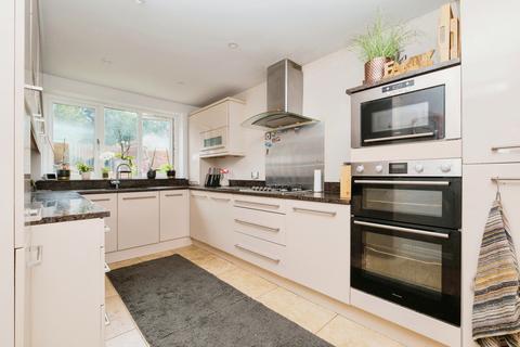 18 Belgrave Mount, Wakefield, WF1 3SB