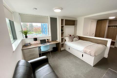 Studio to rent, Birmingham B15