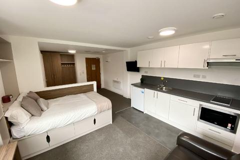 Studio to rent, Birmingham B15