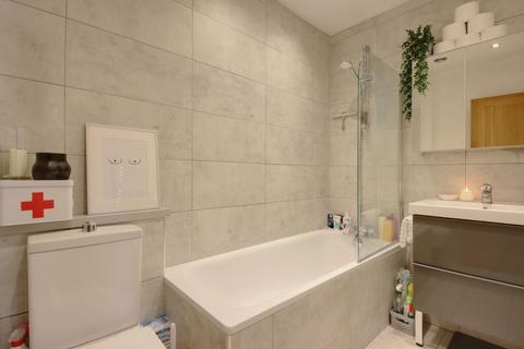 1 bedroom flat for sale, Park Lodge, Watford, WD25