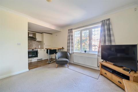 2 bedroom flat for sale, Monteagle Lane, Yateley GU46