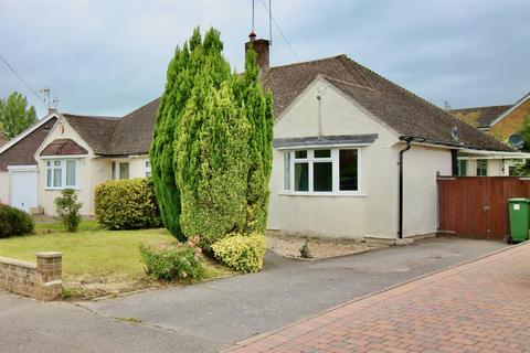 2 bedroom bungalow for sale, Cootes Avenue, Horsham RH12