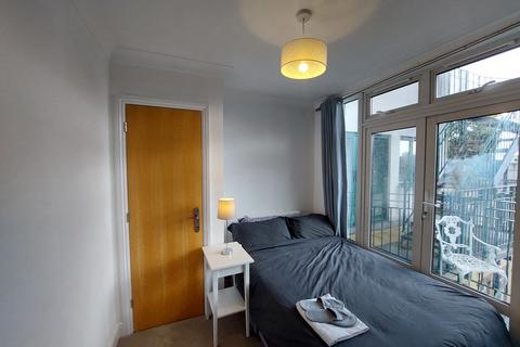 2 bedroom flat to rent, London WC2N