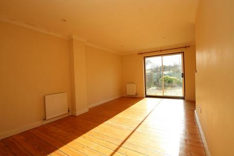 2 bedroom terraced house to rent, Broadoak Road, Langford