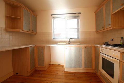 2 bedroom terraced house to rent, Broadoak Road, Langford