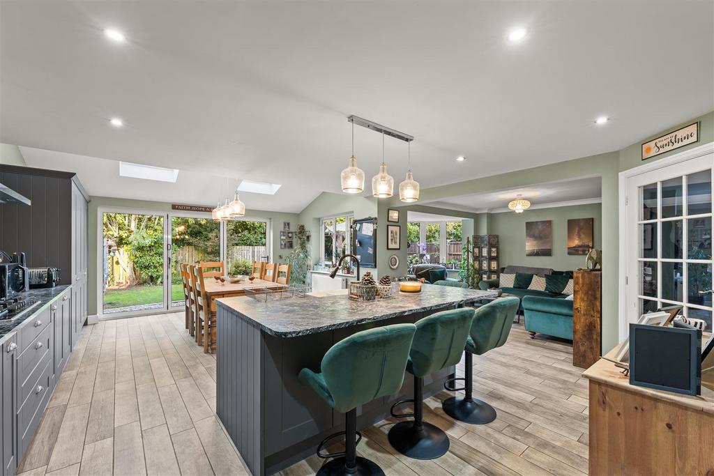 Open plan living/dining kitchen