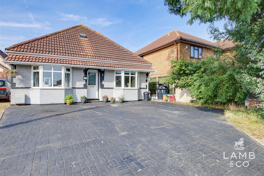 Jaywick Lane, Clacton-On-Sea CO16 4 bed detached house - £315,000
