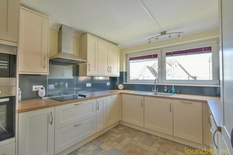 2 bedroom flat for sale, Clifford Road, Bexhill-on-Sea, TN40