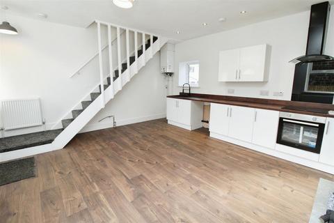 2 bedroom end of terrace house for sale, Beacon Road, Bradford BD6