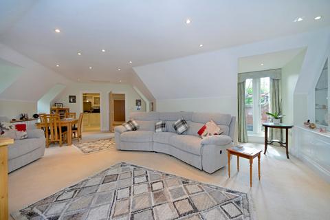 2 bedroom flat for sale, Franklin Court, Godalming GU8