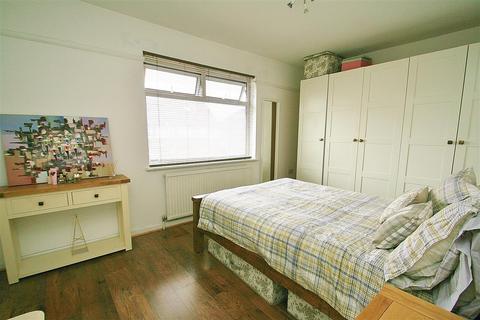 3 bedroom end of terrace house for sale, Hayes