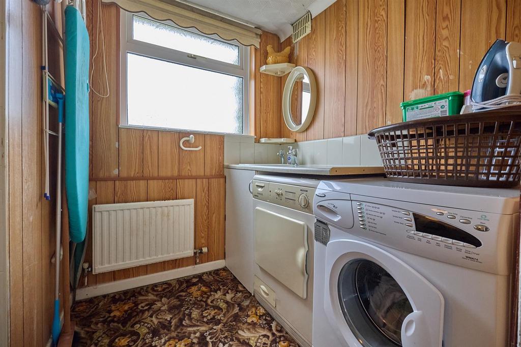 Utility Room/Shower Room