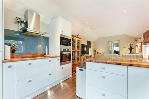 2 bedroom maisonette for sale, South Street, Epsom