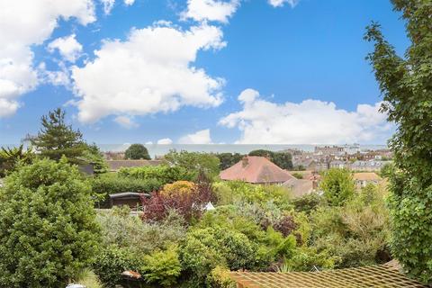 10 Cumberland Avenue, Broadstairs, CT10 1HU